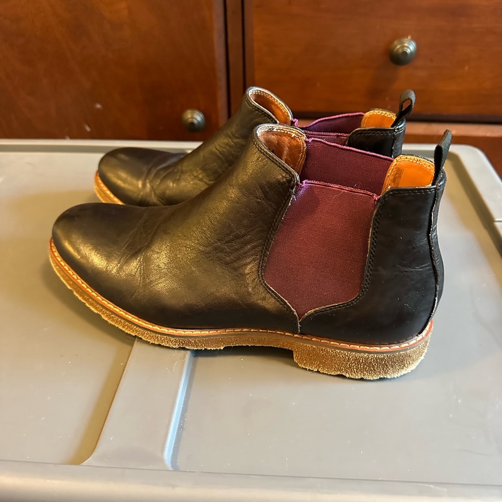 Jachs New York dress loafers size 8 1/2. Great condition.